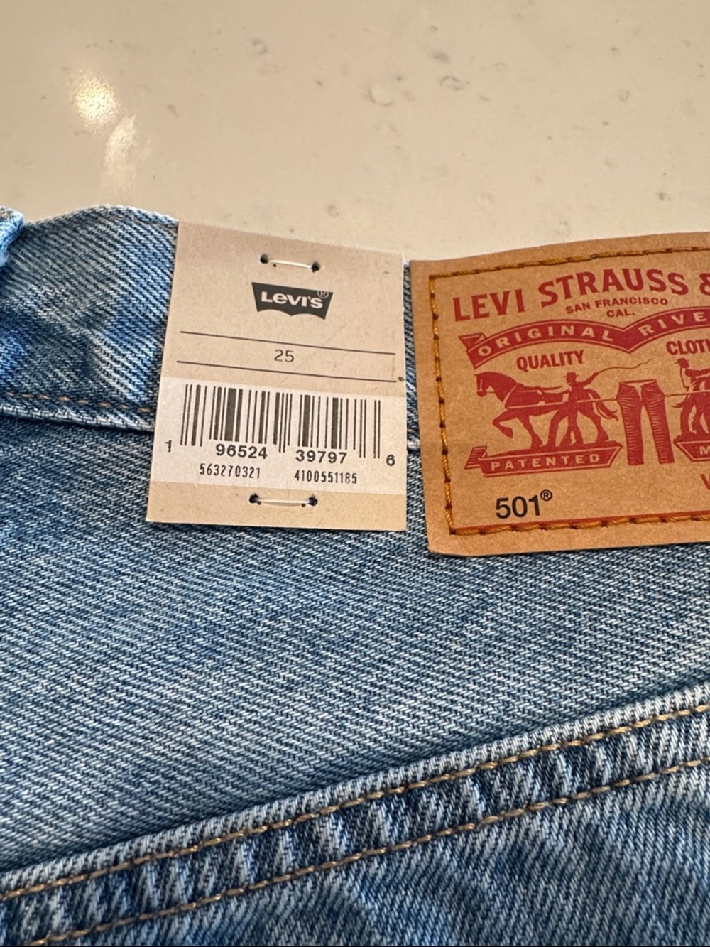 NWT Levi’s 501 High Rise Jean Shorts Size 25 - Picture 4 of 4